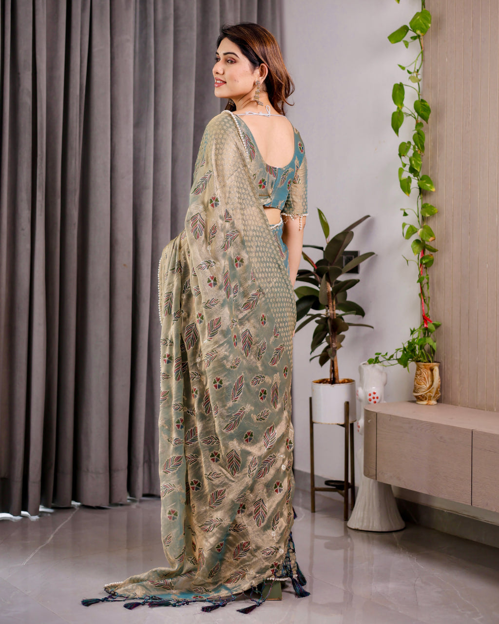Fendy Chiffon Peal Lace Saree